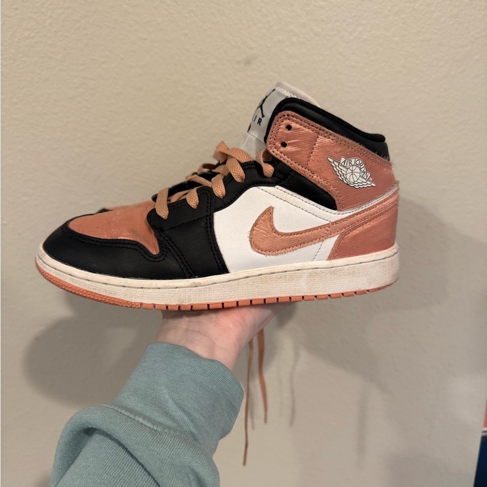 Nike Air Jordan Black and Peach Sneakers Y5.5
